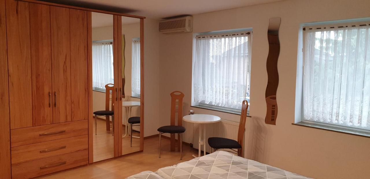 Gaestezimmer Junglas บอร์นไฮม์ ภายนอก รูปภาพ