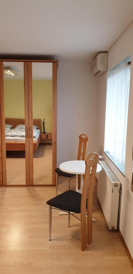 Gaestezimmer Junglas บอร์นไฮม์ ภายนอก รูปภาพ