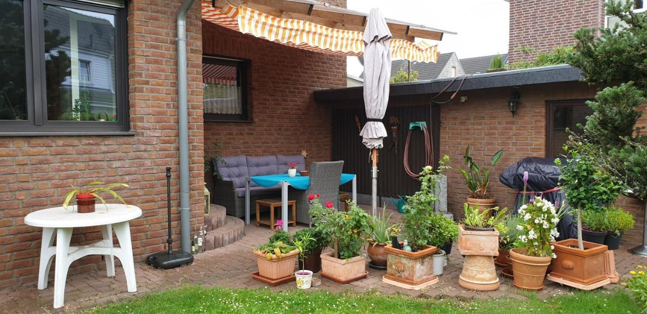 Gaestezimmer Junglas บอร์นไฮม์ ภายนอก รูปภาพ