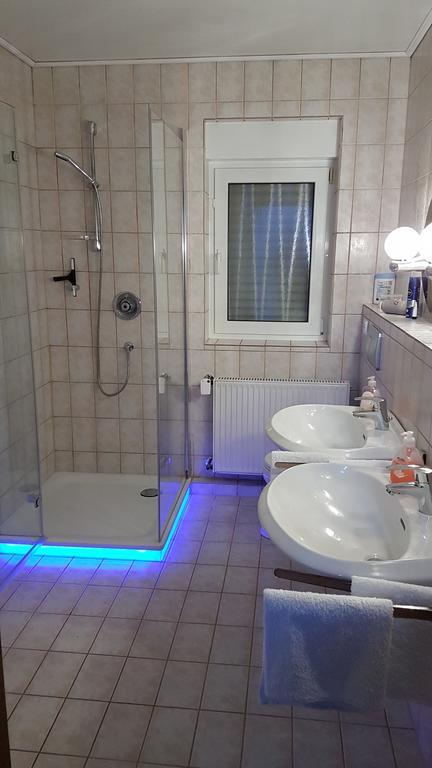 Gaestezimmer Junglas บอร์นไฮม์ ภายนอก รูปภาพ